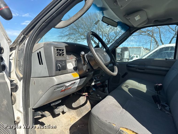 image for item NO9677 2004 Ford F450 Super Duty bucket truck