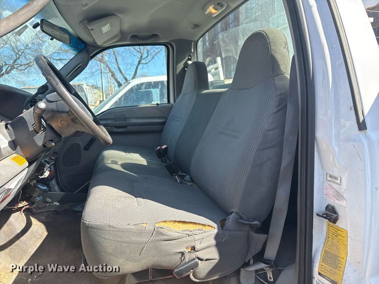 image for item NO9677 2004 Ford F450 Super Duty bucket truck