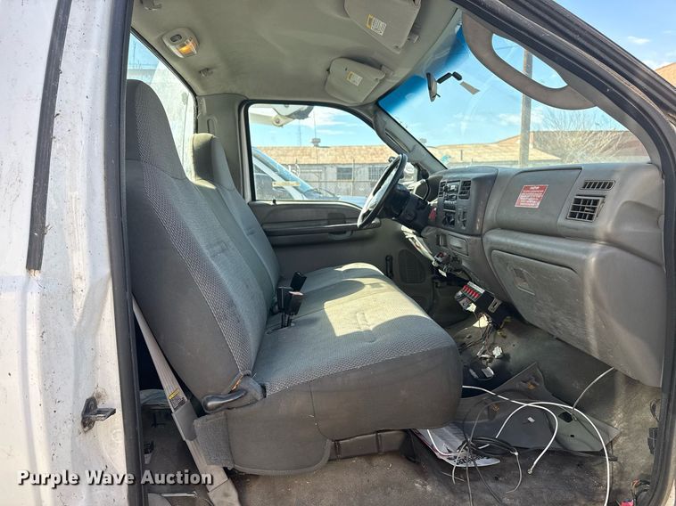 image for item NO9677 2004 Ford F450 Super Duty bucket truck