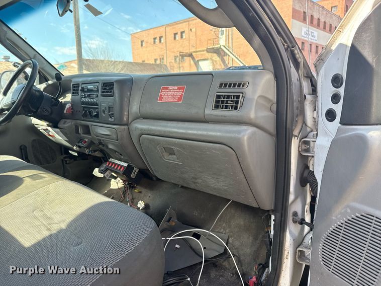 image for item NO9677 2004 Ford F450 Super Duty bucket truck