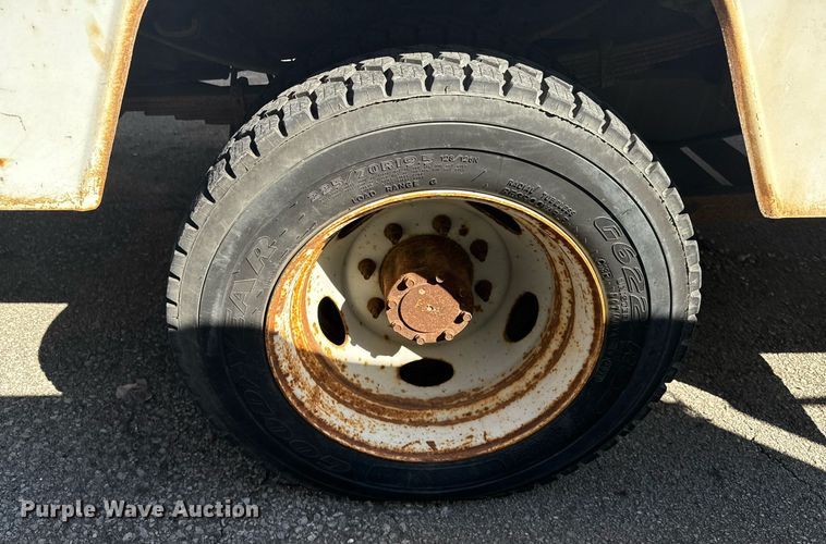 image for item NO9677 2004 Ford F450 Super Duty bucket truck