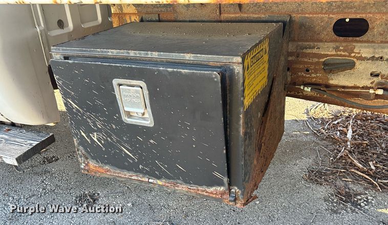 image for item NO9681 2006 Ford F450 Super Duty Crew Cab dump flatbed truck