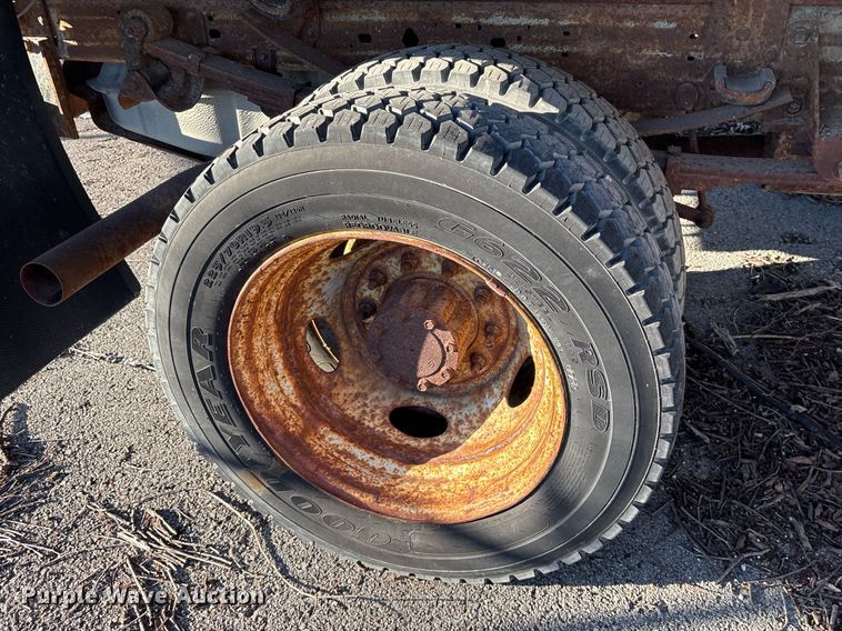 image for item NO9681 2006 Ford F450 Super Duty Crew Cab dump flatbed truck