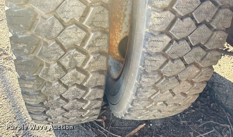 image for item NO9681 2006 Ford F450 Super Duty Crew Cab dump flatbed truck