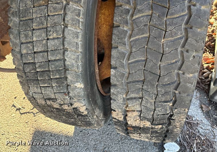 image for item NO9681 2006 Ford F450 Super Duty Crew Cab dump flatbed truck