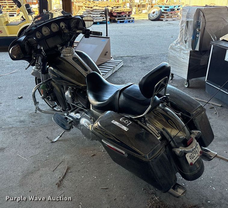 image for item NO9682 2016 Harley Davidson FLHX Street Glide motorcycle