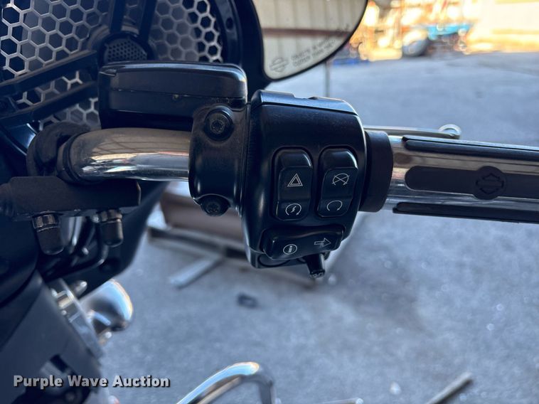 image for item NO9682 2016 Harley Davidson FLHX Street Glide motorcycle