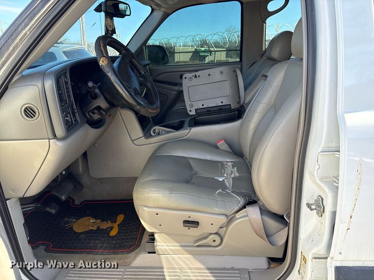 image for item NO9684 2004 Chevrolet Tahoe SUV