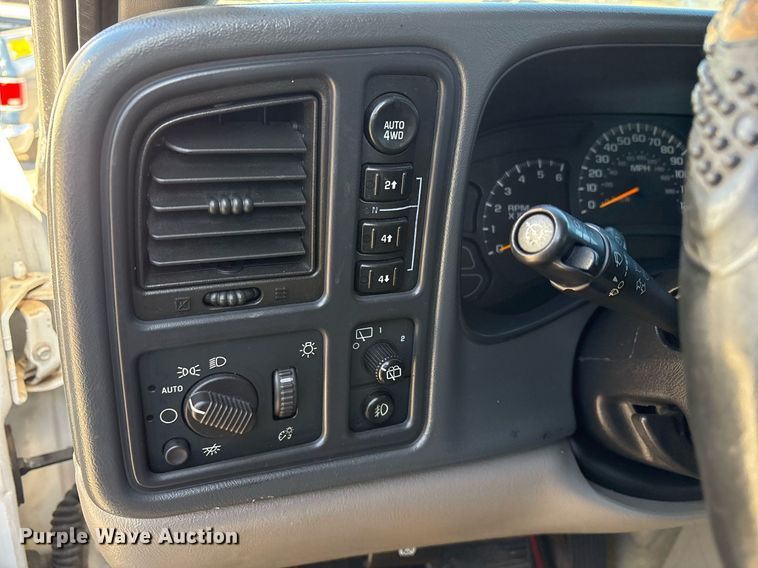 image for item NO9684 2004 Chevrolet Tahoe SUV