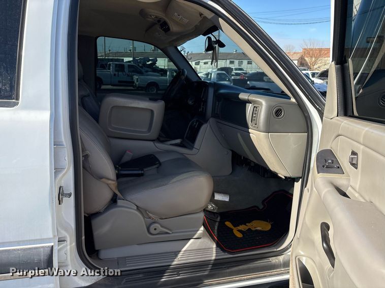 image for item NO9684 2004 Chevrolet Tahoe SUV