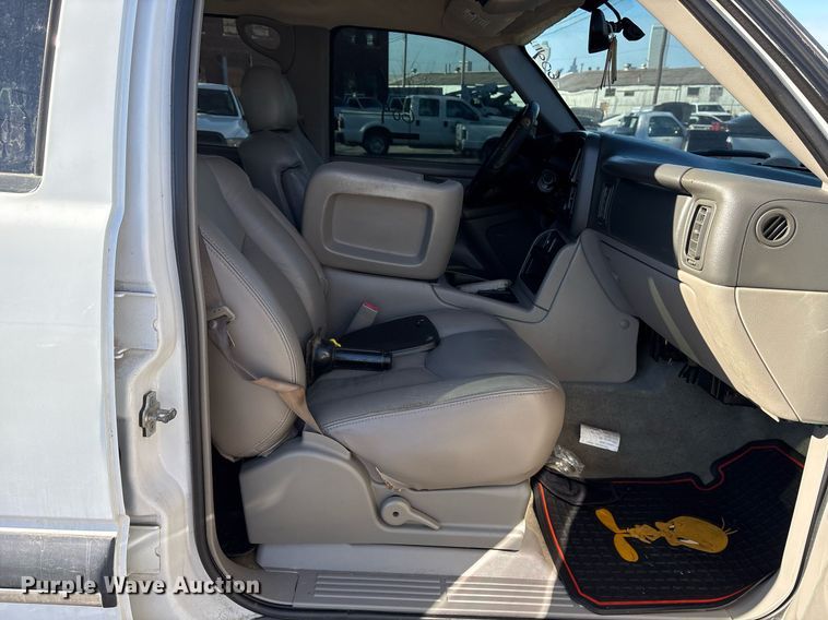 image for item NO9684 2004 Chevrolet Tahoe SUV