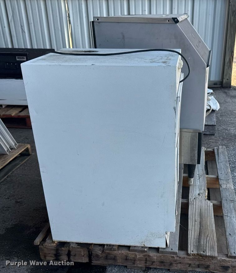 image for item NO9699 (2) ice machines