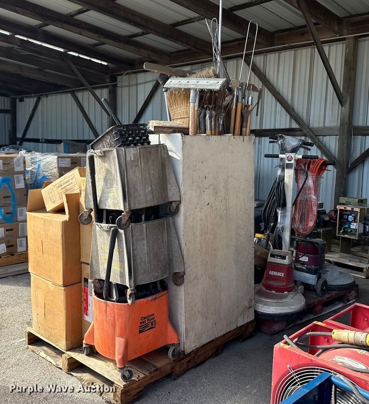 image for item NO9702 Cleaning equipment