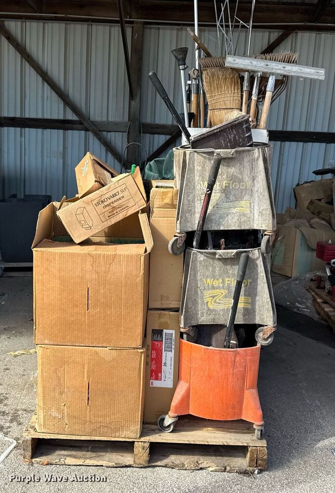 image for item NO9702 Cleaning equipment