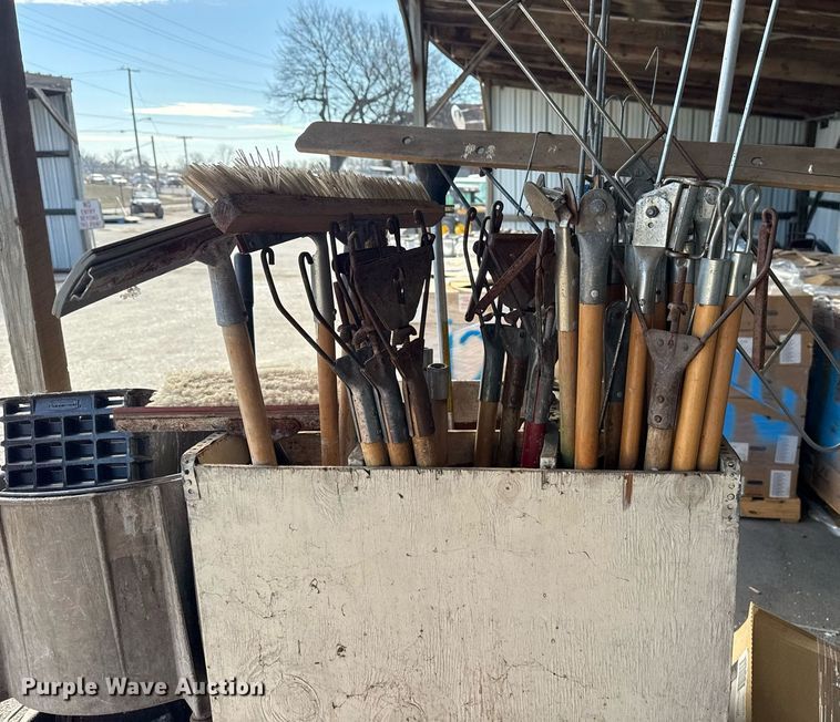 image for item NO9702 Cleaning equipment