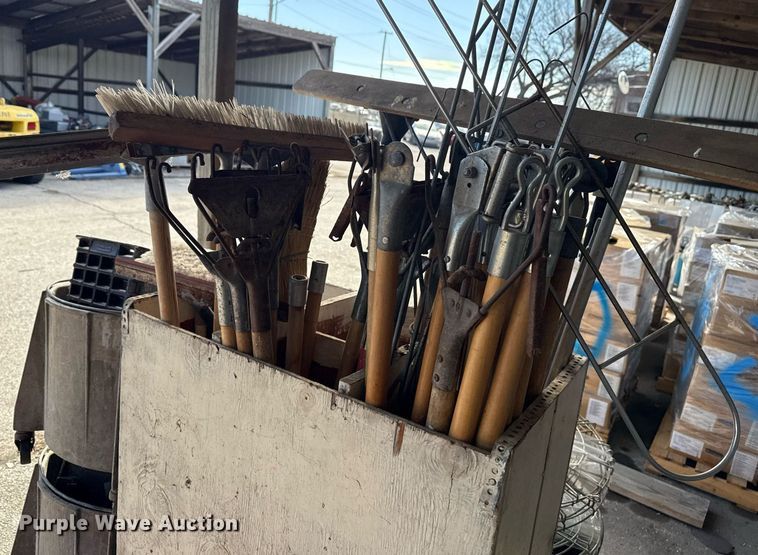 image for item NO9702 Cleaning equipment