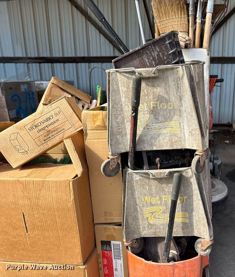 image for item NO9702 Cleaning equipment