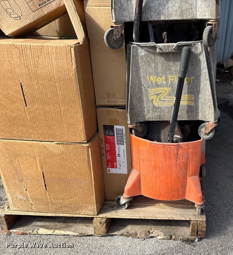 image for item NO9702 Cleaning equipment