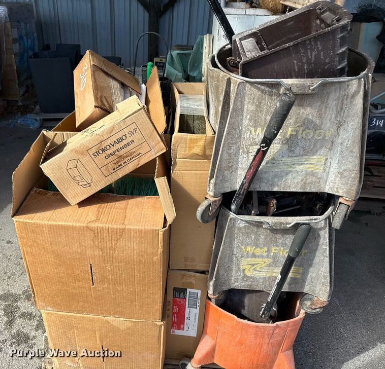 image for item NO9702 Cleaning equipment