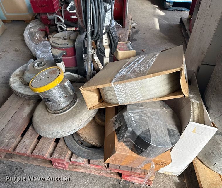 image for item NO9702 Cleaning equipment