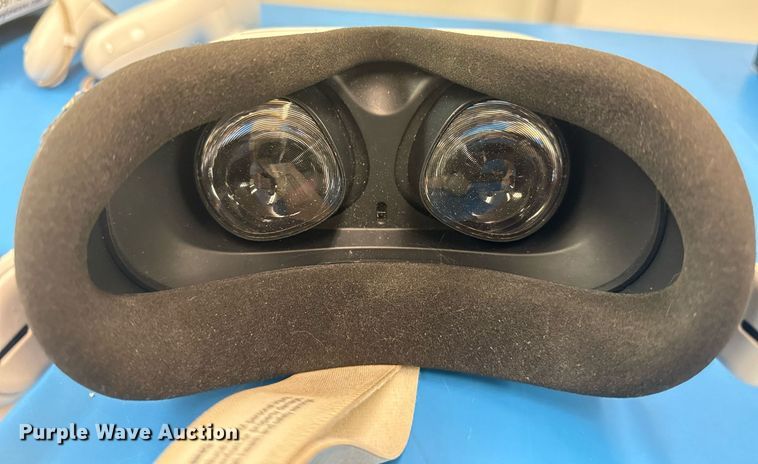 image for item NO9716 Oculus Meta Quest KW49CW VR headset