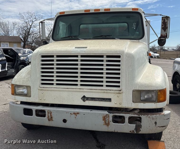 image for item NO9720 1999 International 4700 flatbed truck
