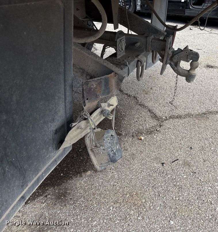 image for item NO9720 1999 International 4700 flatbed truck