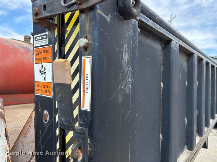 image for item NO9720 1999 International 4700 flatbed truck