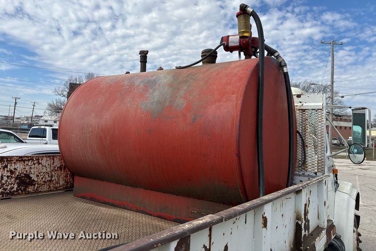 image for item NO9720 1999 International 4700 flatbed truck