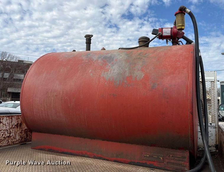 image for item NO9720 1999 International 4700 flatbed truck