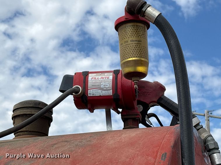 image for item NO9720 1999 International 4700 flatbed truck