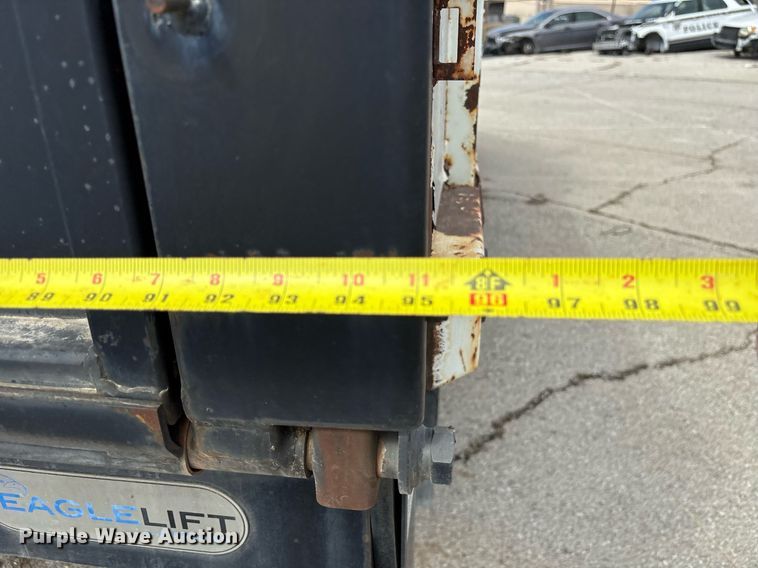 image for item NO9720 1999 International 4700 flatbed truck