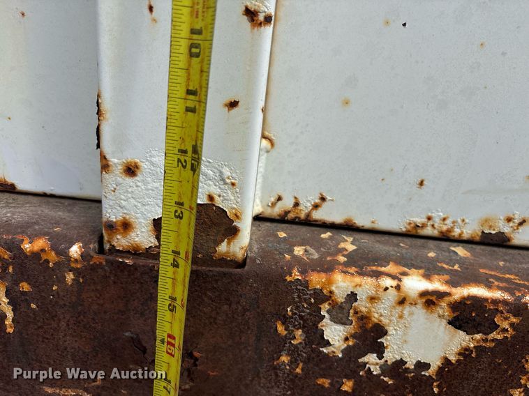 image for item NO9720 1999 International 4700 flatbed truck