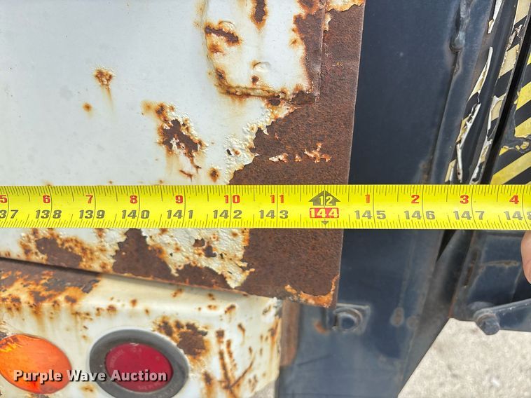 image for item NO9720 1999 International 4700 flatbed truck