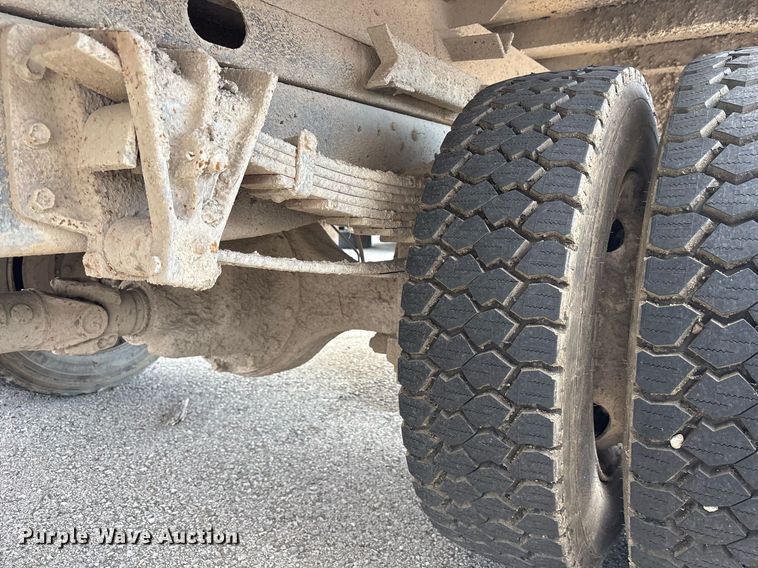 image for item NO9720 1999 International 4700 flatbed truck