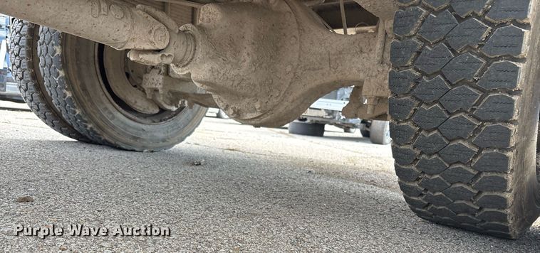 image for item NO9720 1999 International 4700 flatbed truck