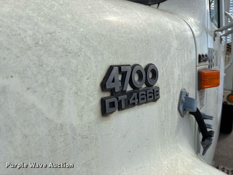 image for item NO9720 1999 International 4700 flatbed truck