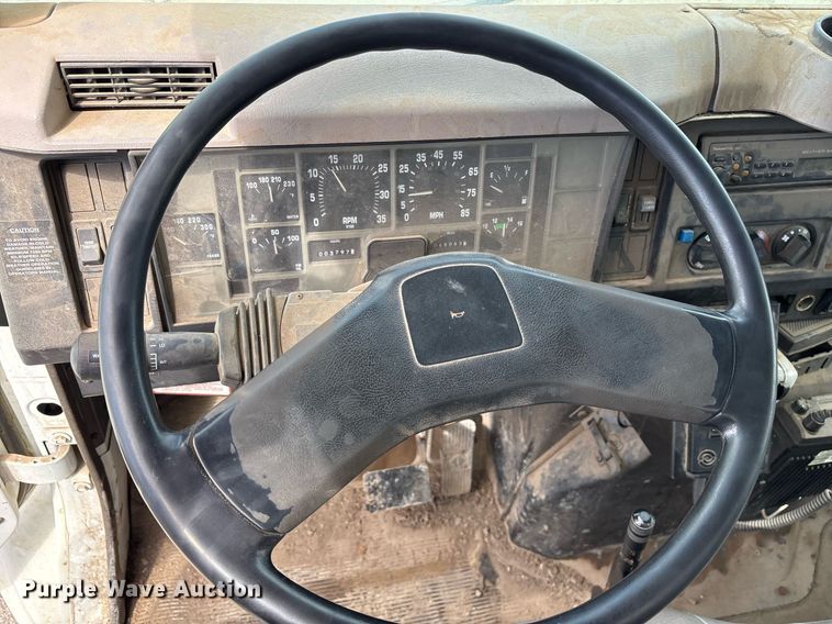 image for item NO9720 1999 International 4700 flatbed truck