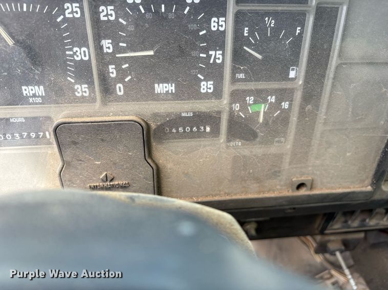 image for item NO9720 1999 International 4700 flatbed truck