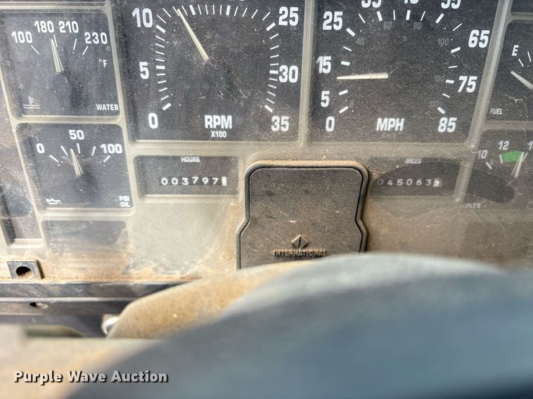 image for item NO9720 1999 International 4700 flatbed truck