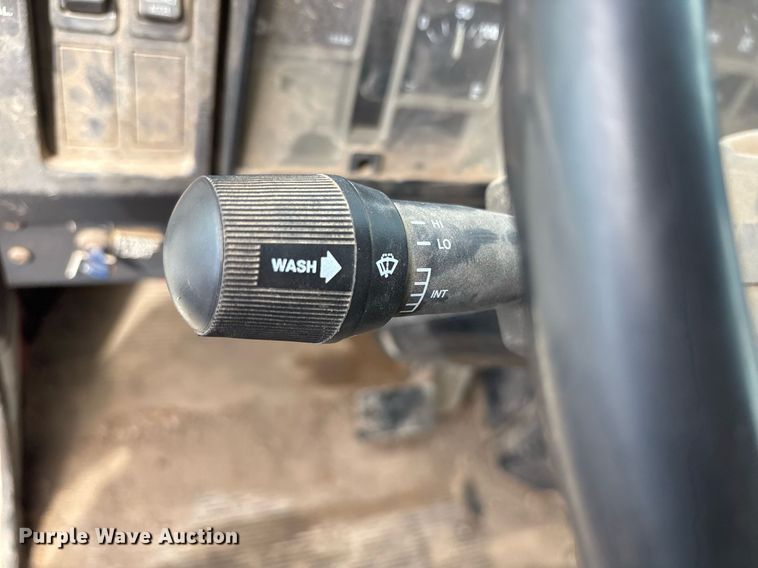 image for item NO9720 1999 International 4700 flatbed truck