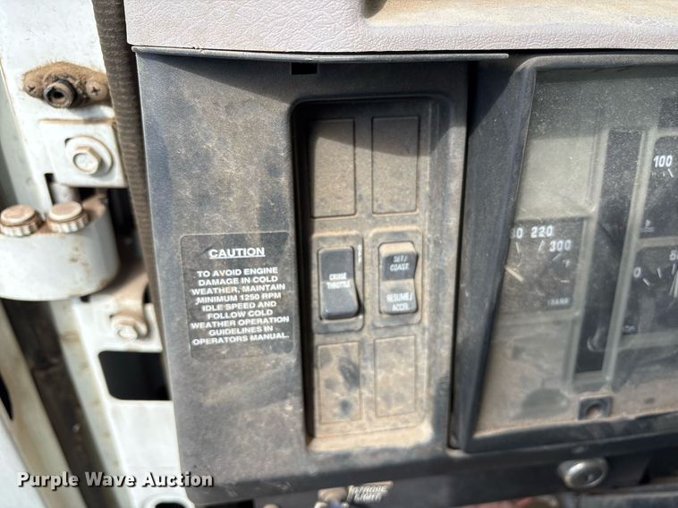 image for item NO9720 1999 International 4700 flatbed truck