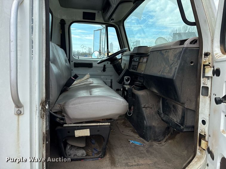 image for item NO9720 1999 International 4700 flatbed truck