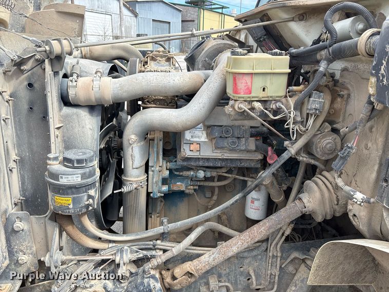 image for item NO9720 1999 International 4700 flatbed truck