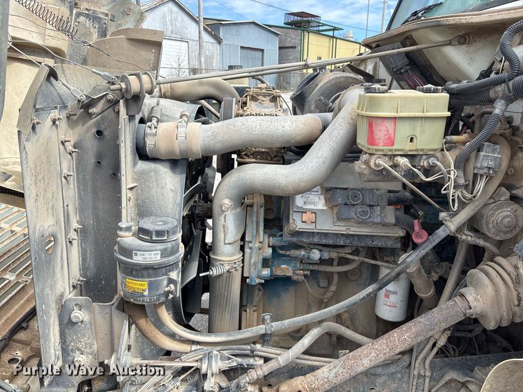 image for item NO9720 1999 International 4700 flatbed truck