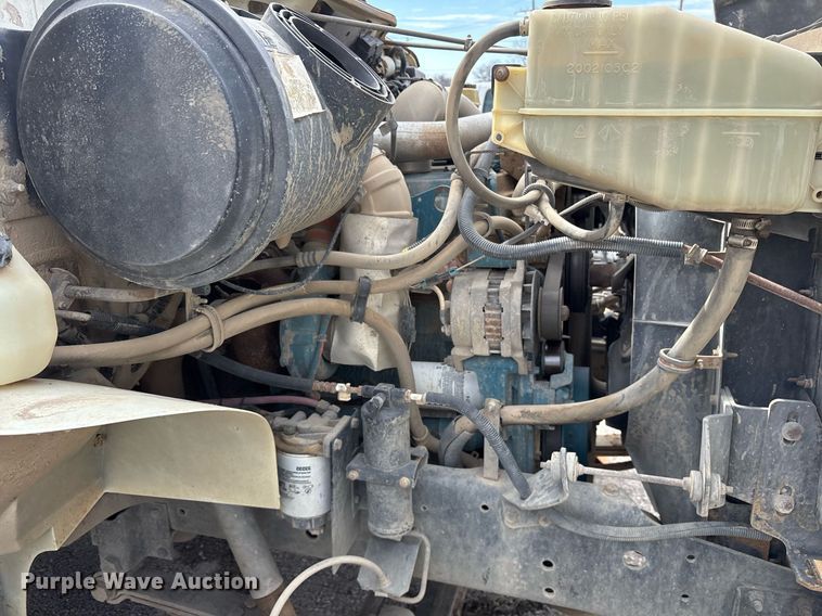 image for item NO9720 1999 International 4700 flatbed truck