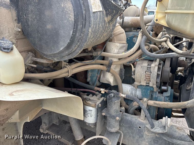 image for item NO9720 1999 International 4700 flatbed truck