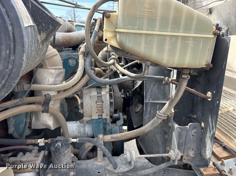 image for item NO9720 1999 International 4700 flatbed truck