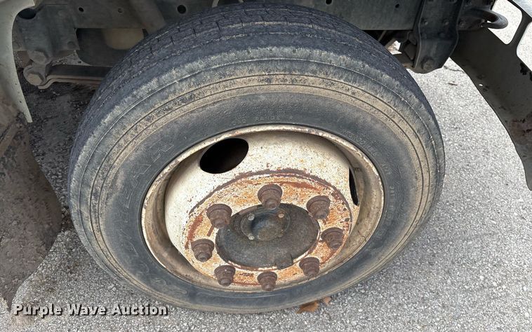 image for item NO9720 1999 International 4700 flatbed truck