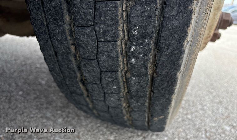 image for item NO9720 1999 International 4700 flatbed truck